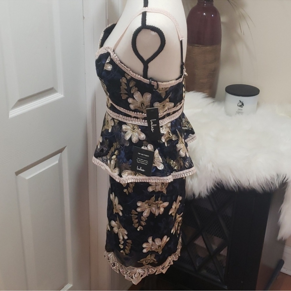 NWT Lulu's Floral Embroidered Dress - Size Small - Picture 6 of 12